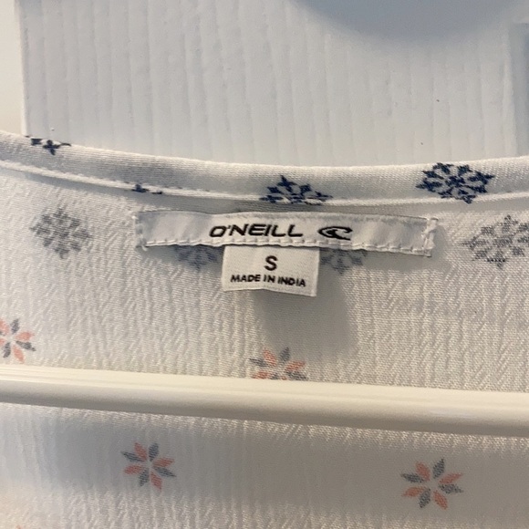 O'Neill White and Blue Patterned Blouse - Picture 2 of 4